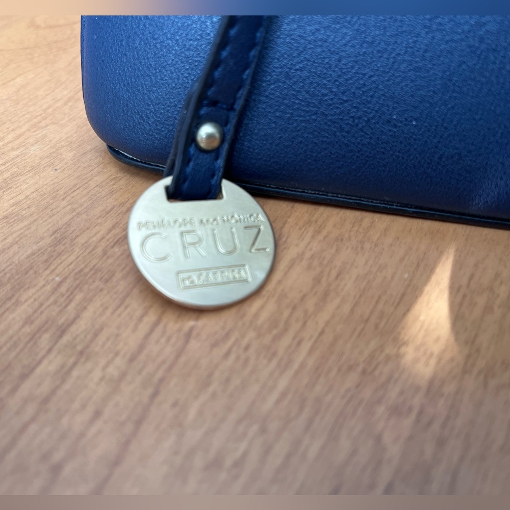 Carpisa Cruz Collection Handbag - Picture 8 of 10